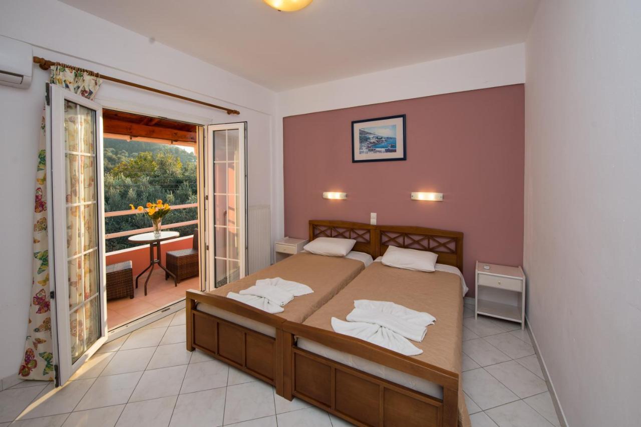 Kogeros Apartment Agios Georgios Pagon Exterior photo