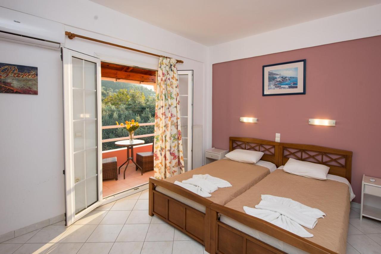 Kogeros Apartment Agios Georgios Pagon Exterior photo
